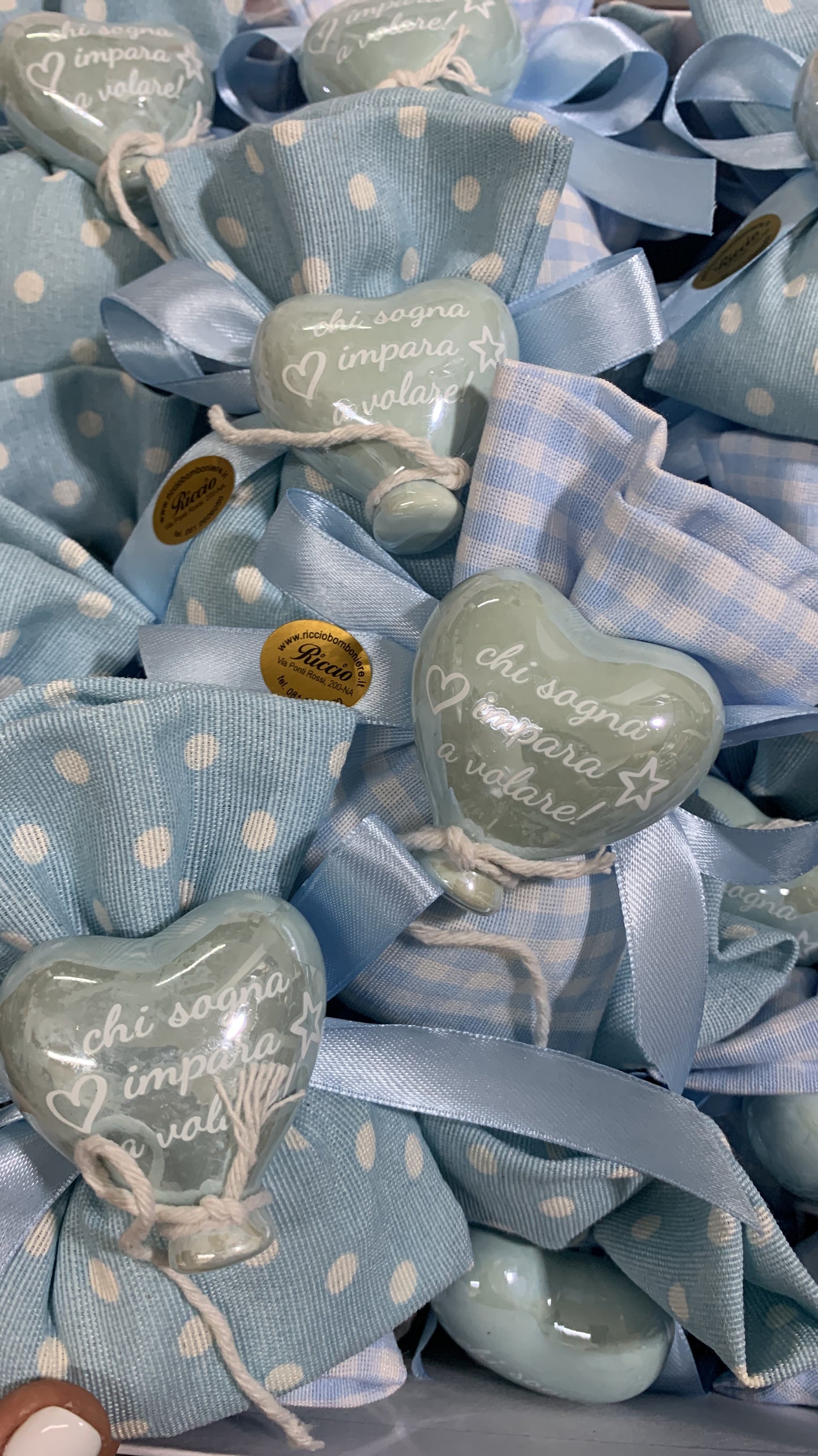 cuore magnete confezionato su sacchetto con confetti