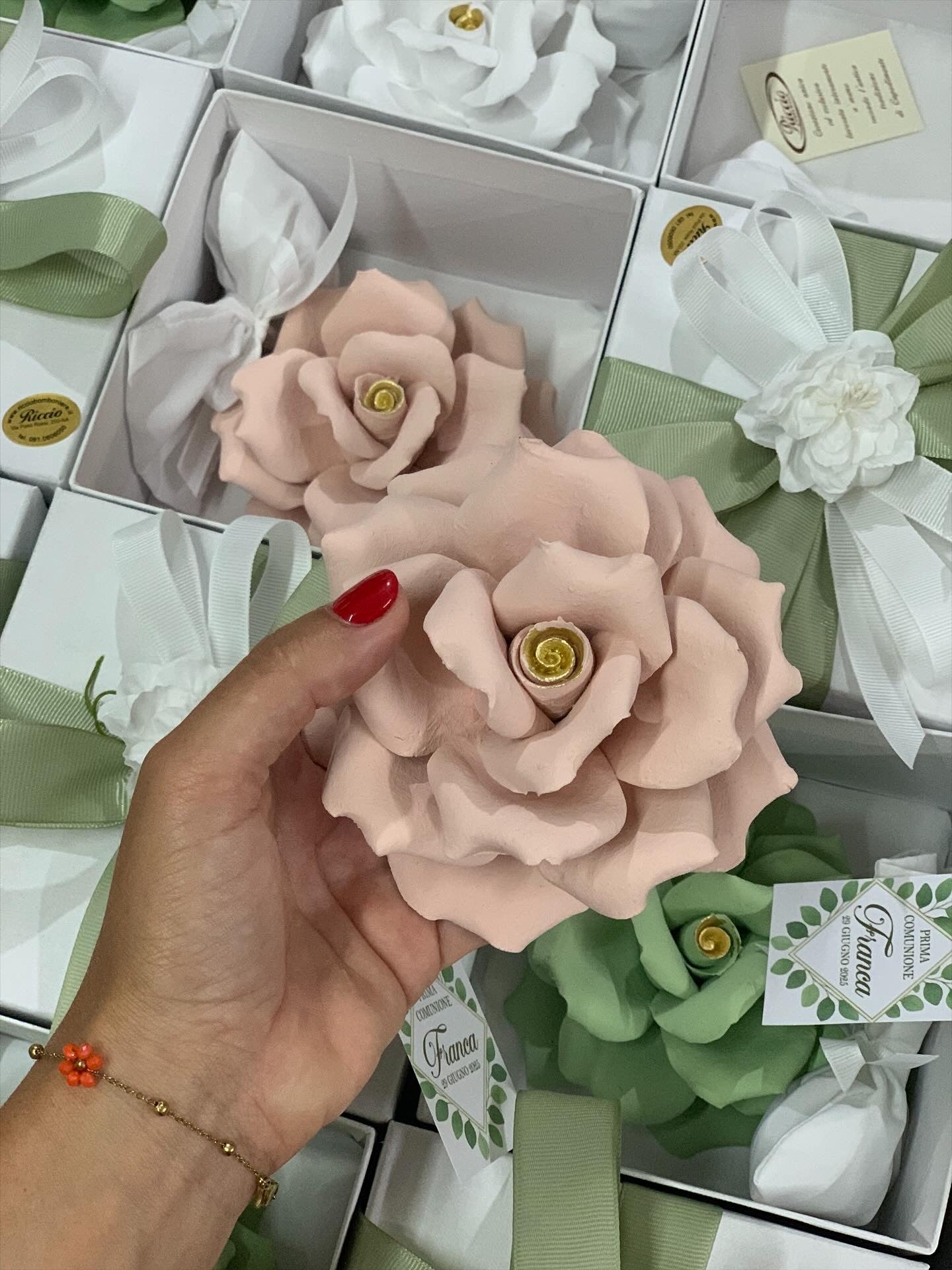 Rosa opaca 10cm confezionata finemente in scatola rigida Made in Italy