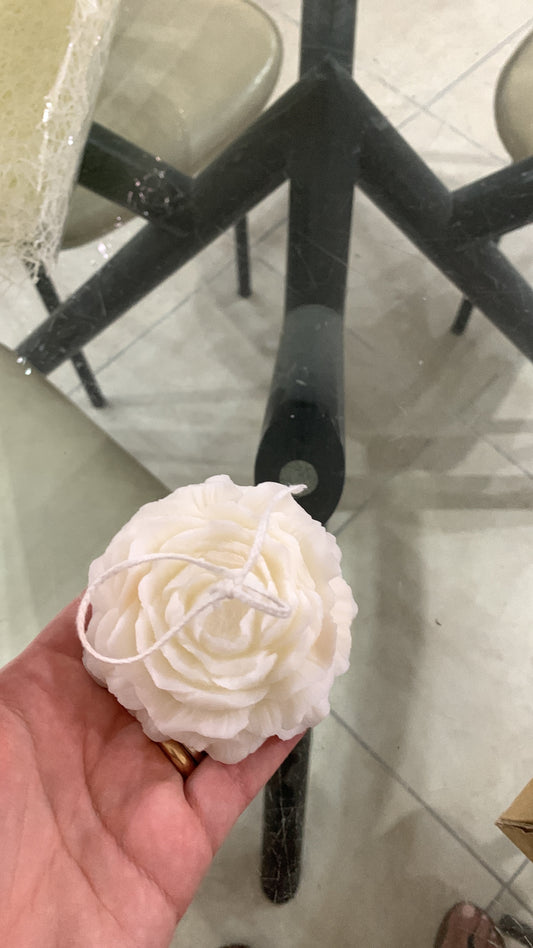 Candela in cera a forma di rosa confezionata in scatola trasparente