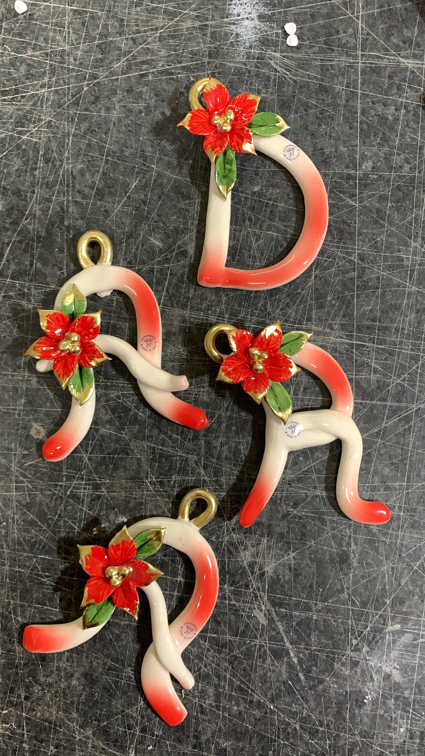 Lettera iniziale ceramica natalizia