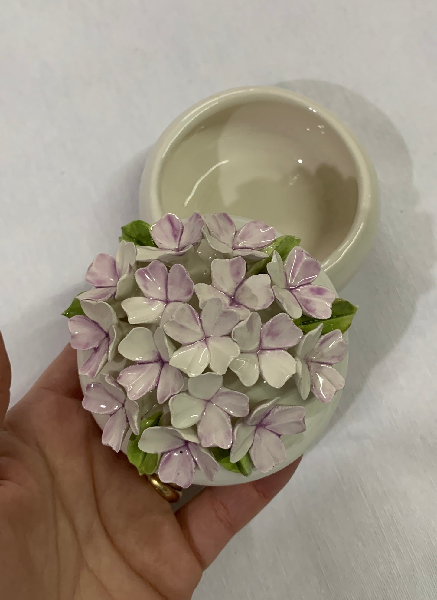 Cofanetto ceramica 8cm con ortensie in ceramica di Capodimonte
