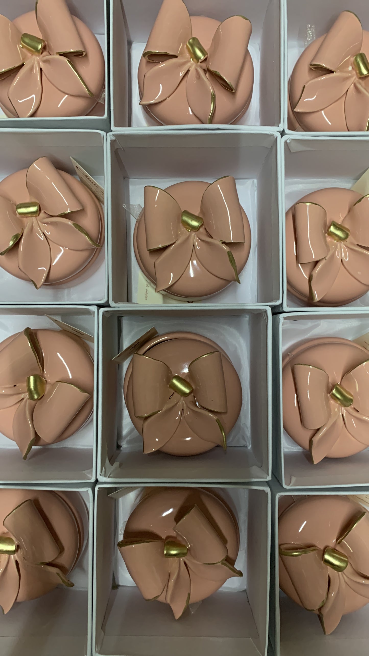 Cofanetto in ceramica tondo con fiocco bordo oro