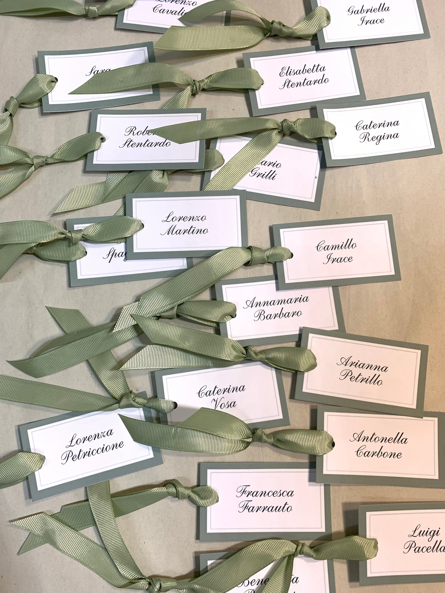 Lavoro grafico completo: tag segnaposto, segnatavolo, menu e tableau de mariage