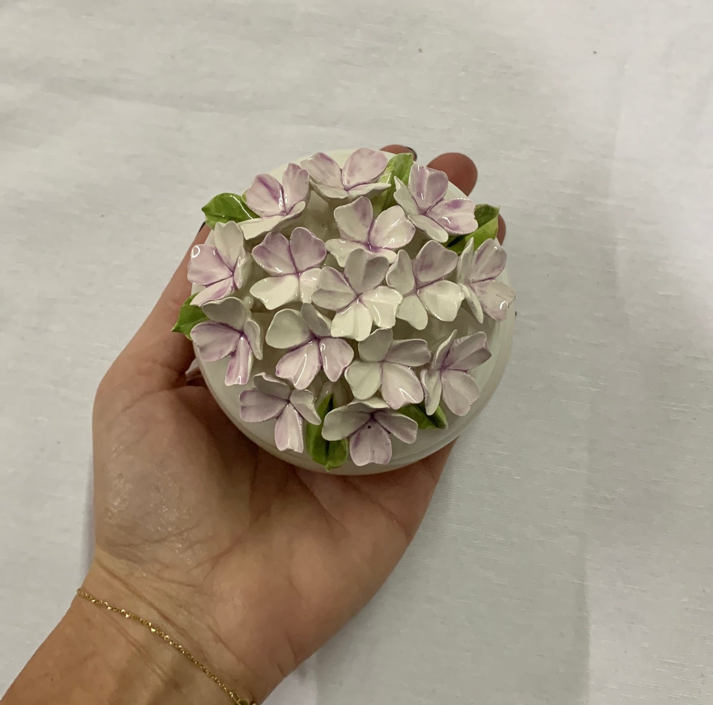 Cofanetto ceramica 8cm con ortensie in ceramica di Capodimonte