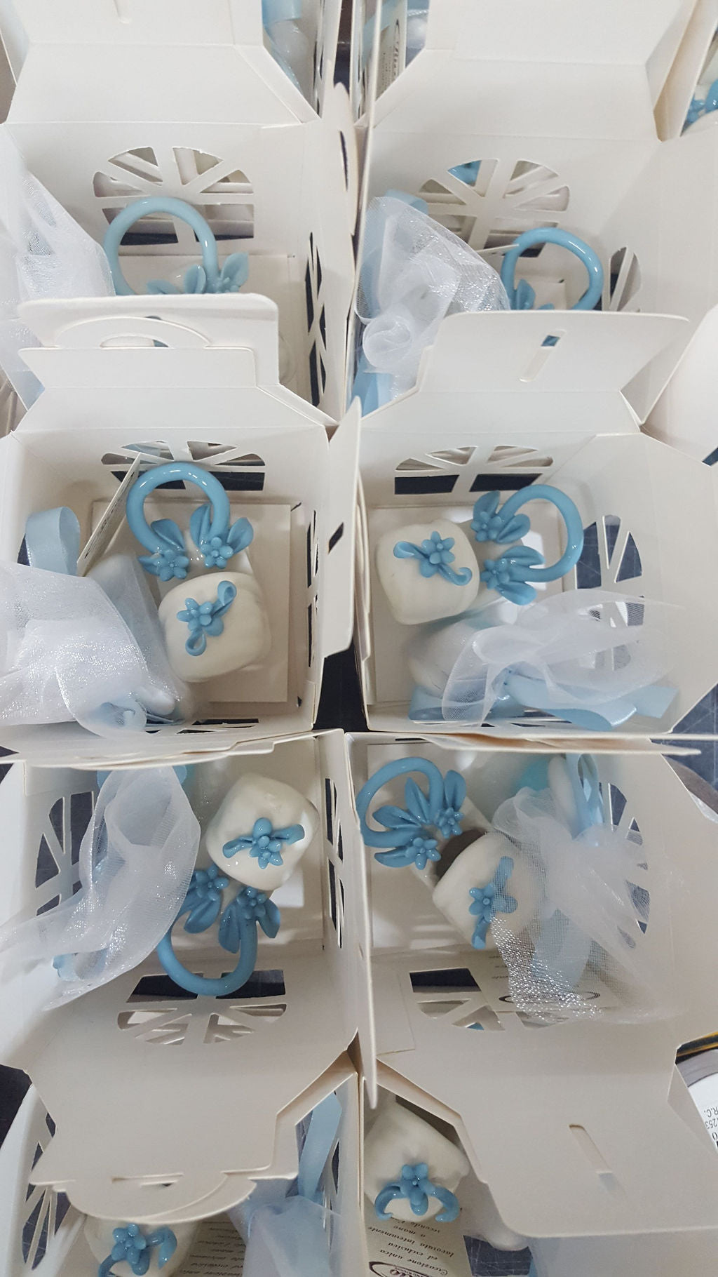 Carrozzina 7x5cm in porcellana di Capodimonte