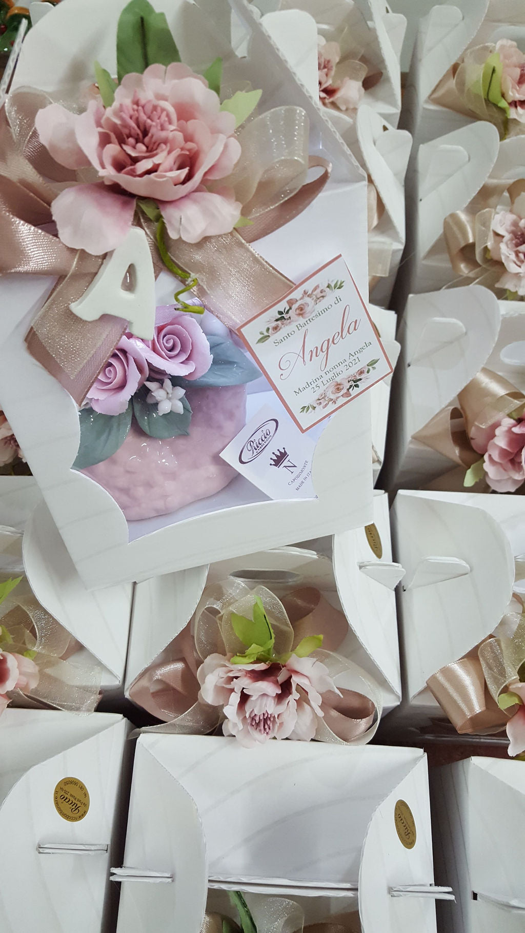 Borsetta con rose in porcellana di Capodimonte
