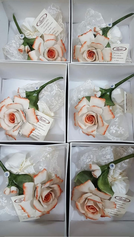 Tralcio di rosa in porcellana di Capodimonte