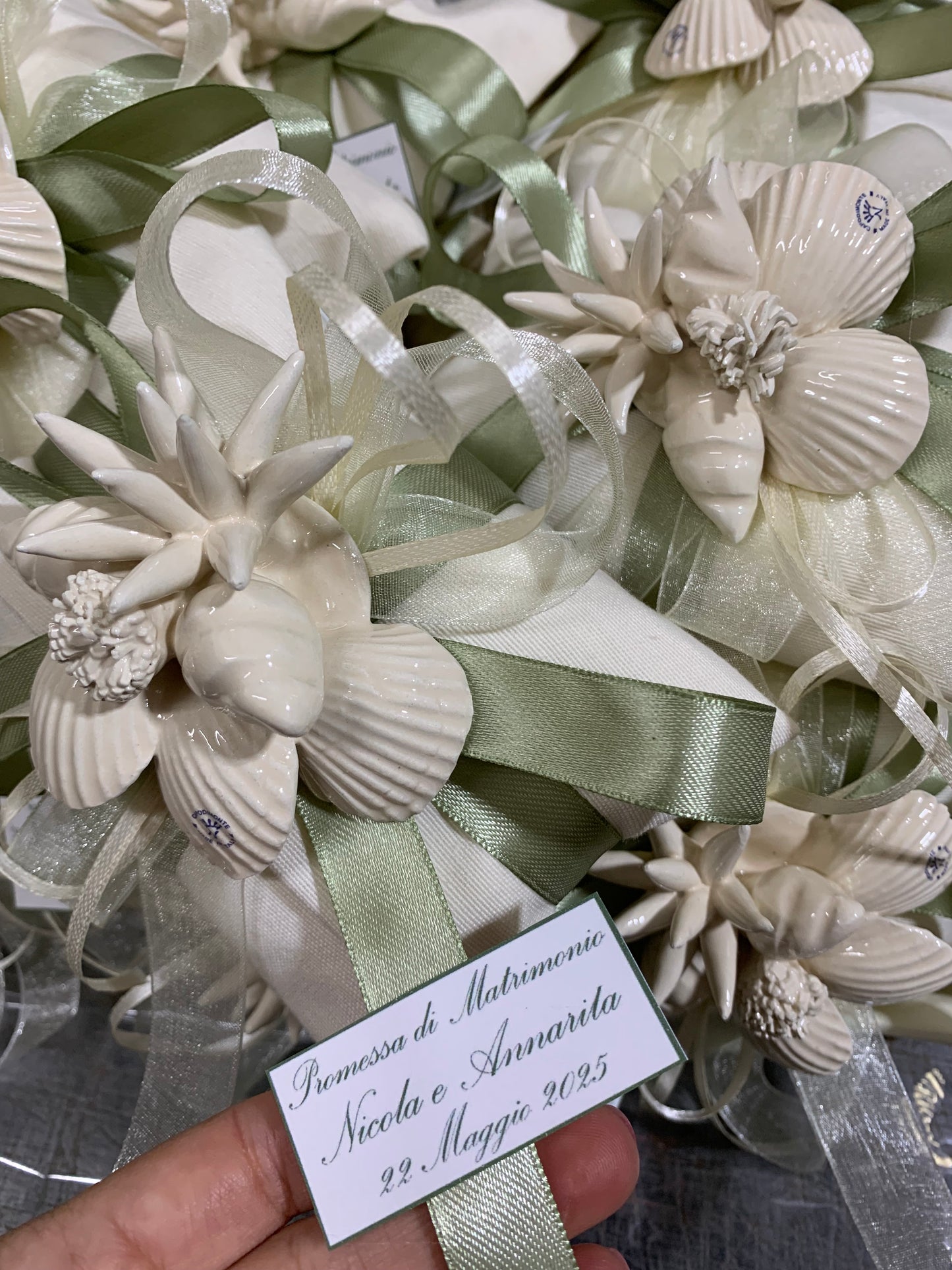 Composizione marina panna su pochette confezionata promessa di matrimonio