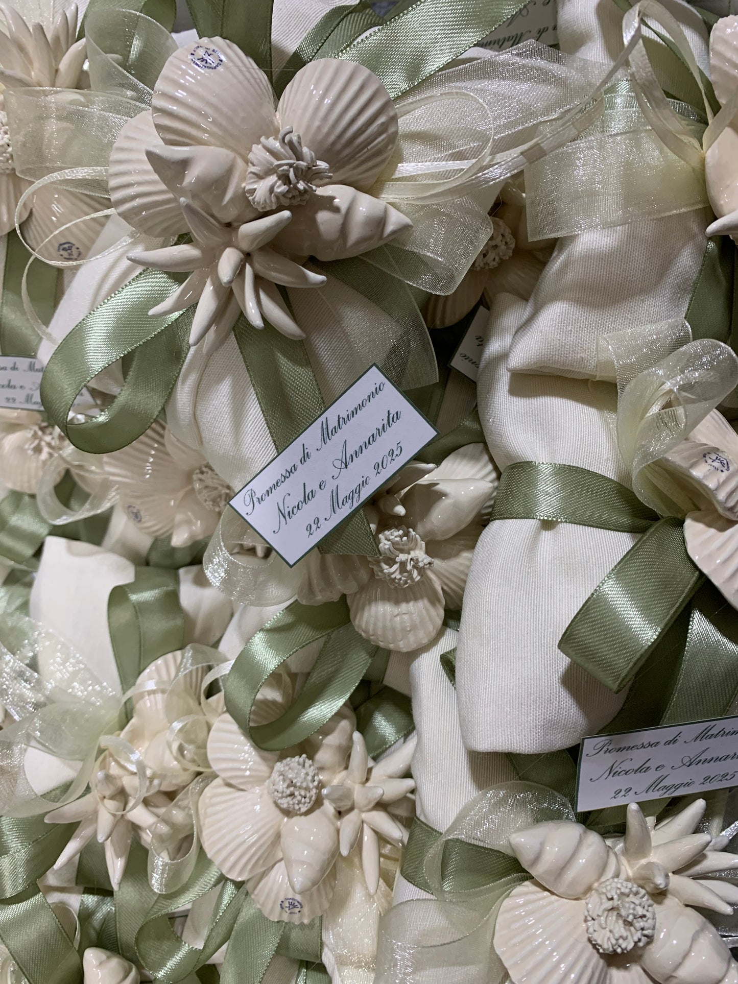 Composizione marina panna su pochette confezionata promessa di matrimonio