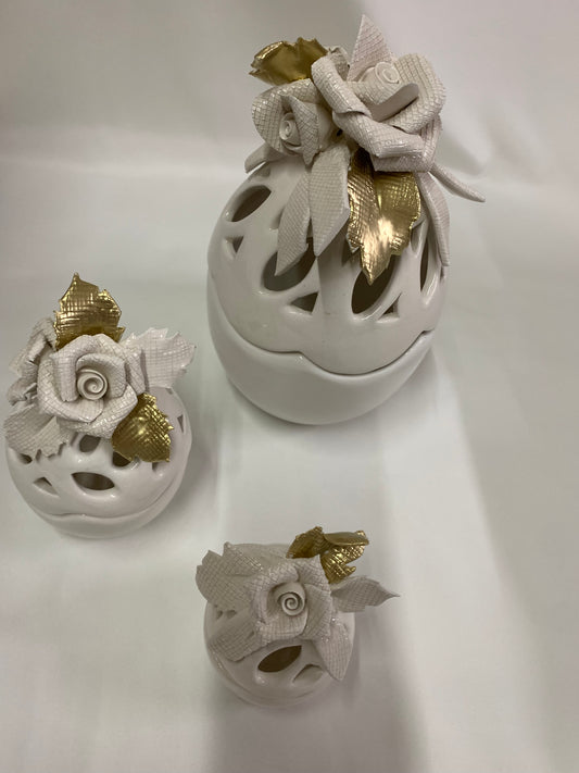 Uova Pasqua tre misure bianche e oro