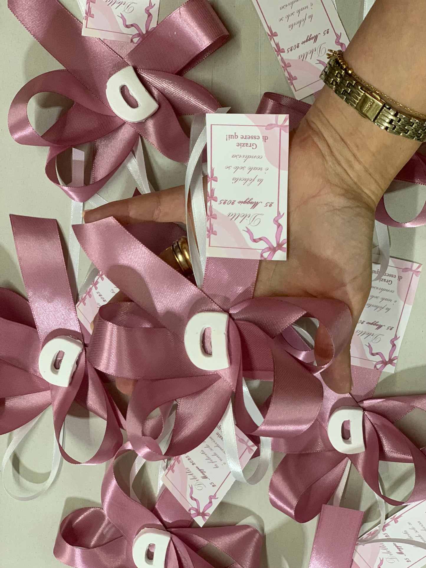 Segnaposto iniziale in gessetto con biglietto personalizzato