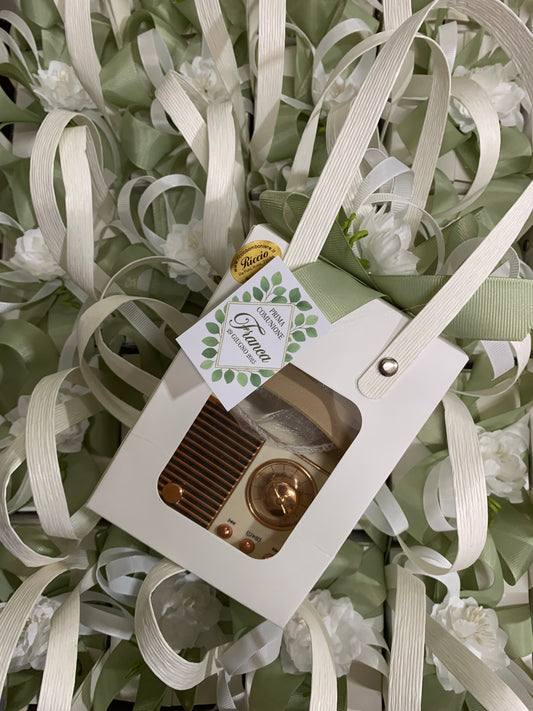 Radiolina funzionante come cassa confezionata