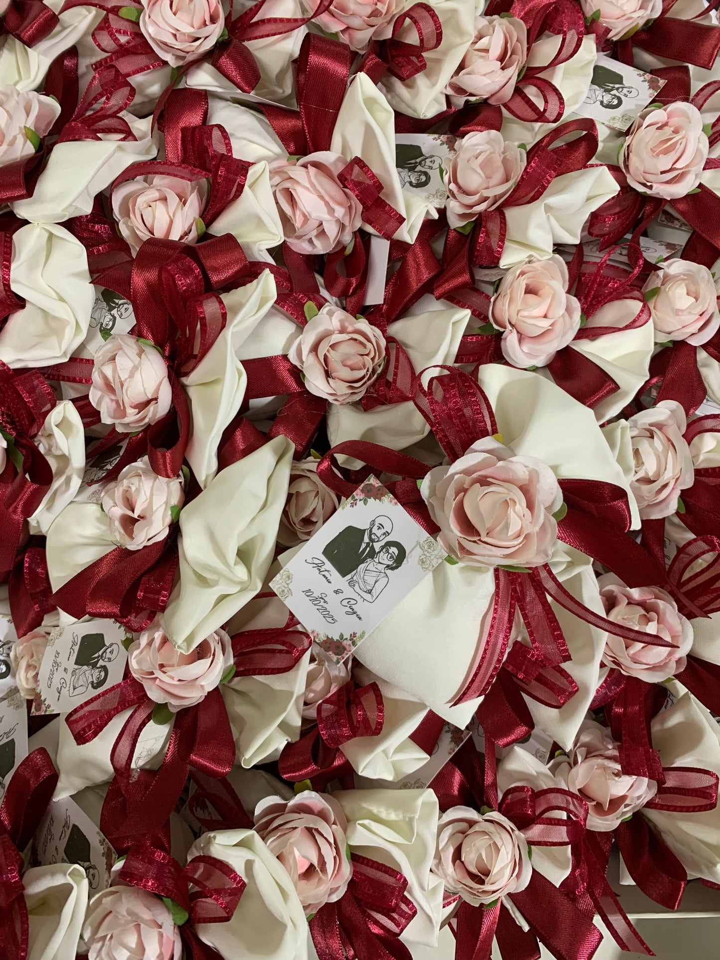 Sacchetto seta semplice ed elegante confezionato con confetti