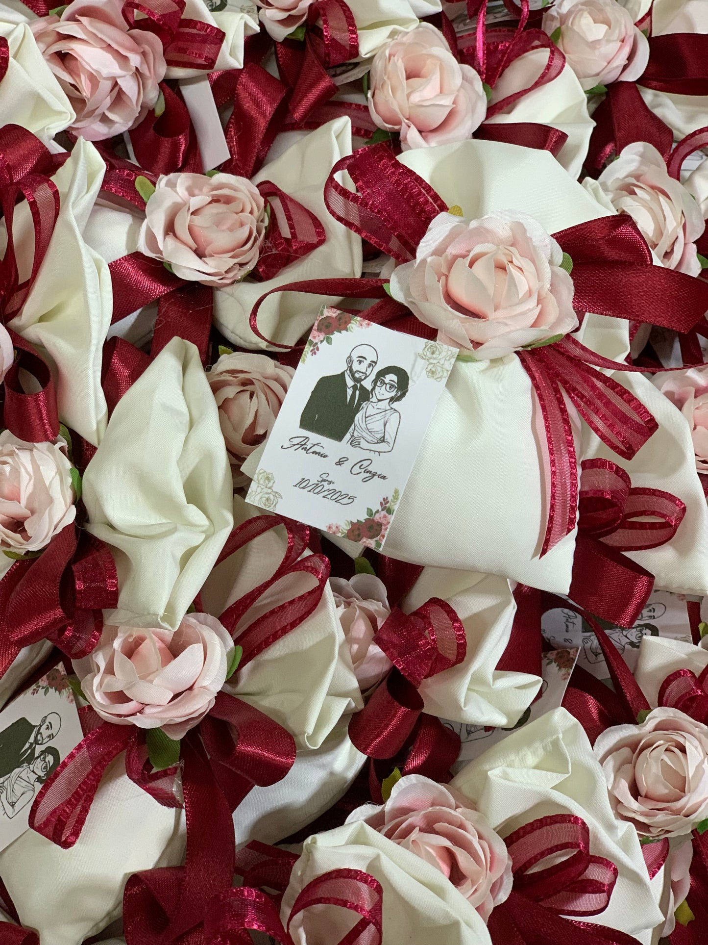 Sacchetto seta semplice ed elegante confezionato con confetti