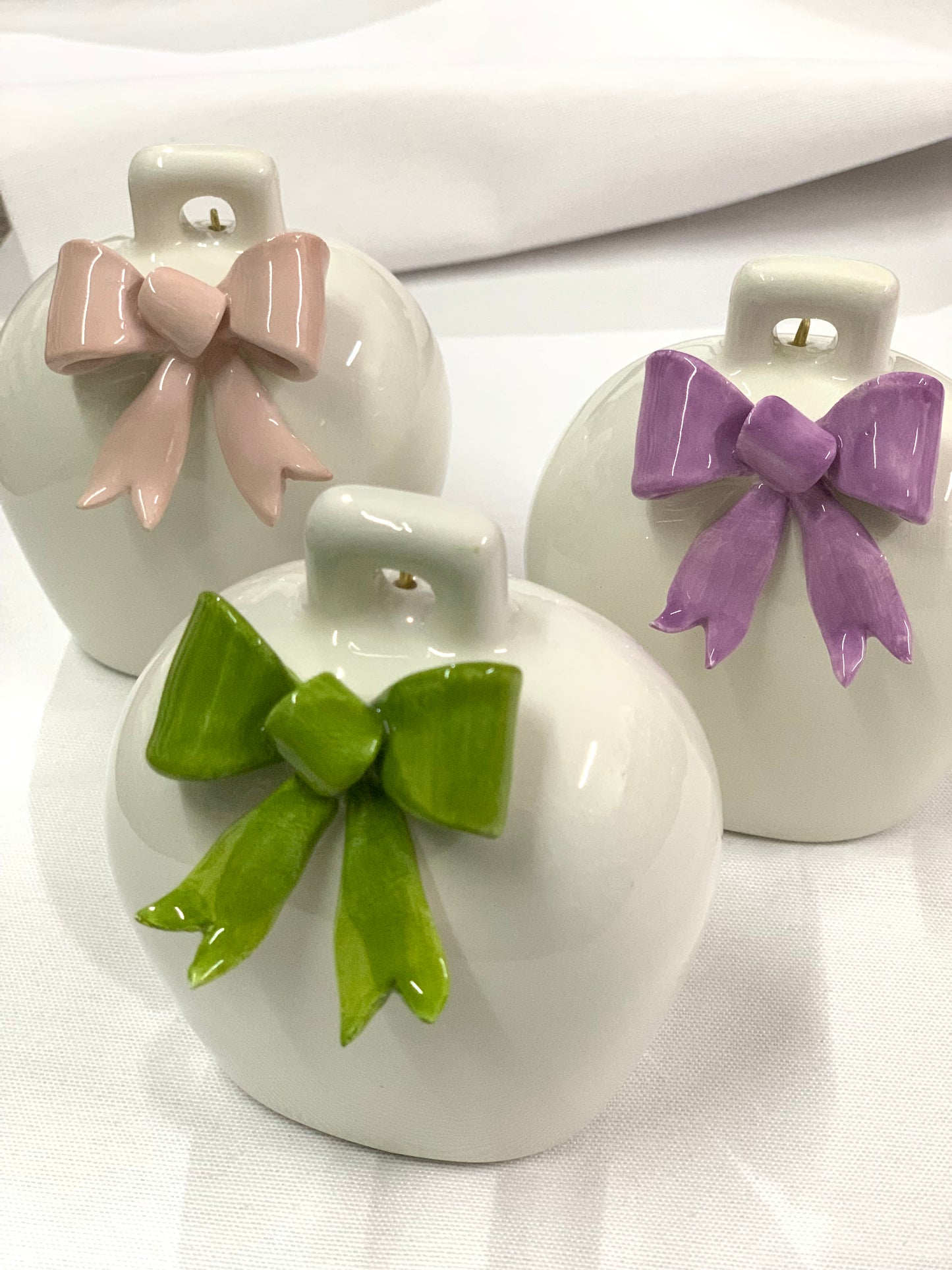 Campana 10cm con fiocco colorato