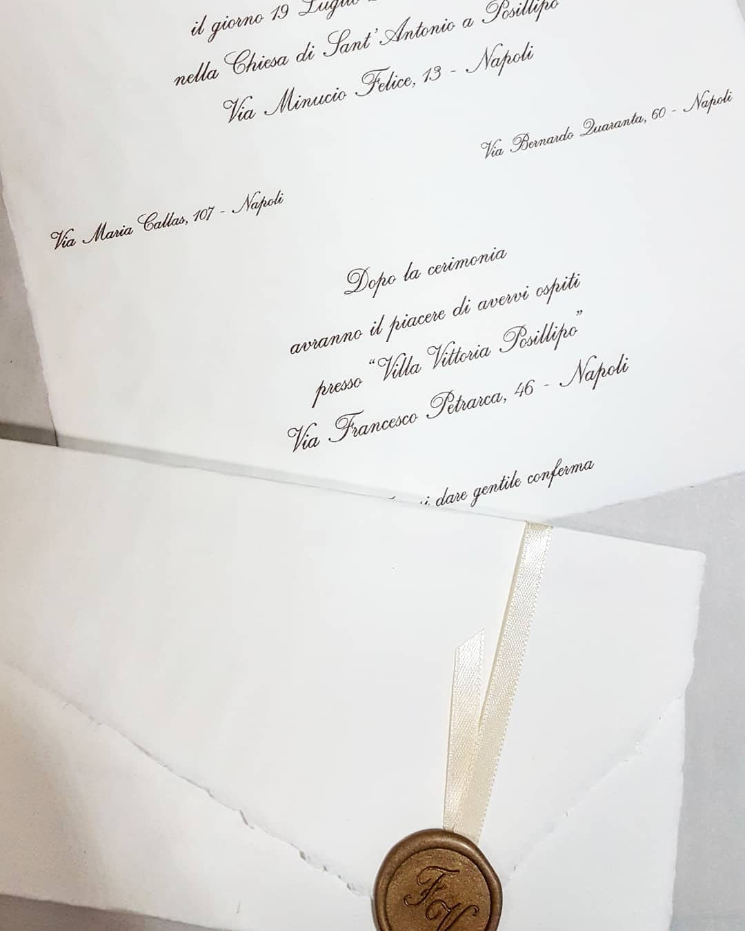 Partecipazione in carta Amalfi con sigillo e nastro a scelta
