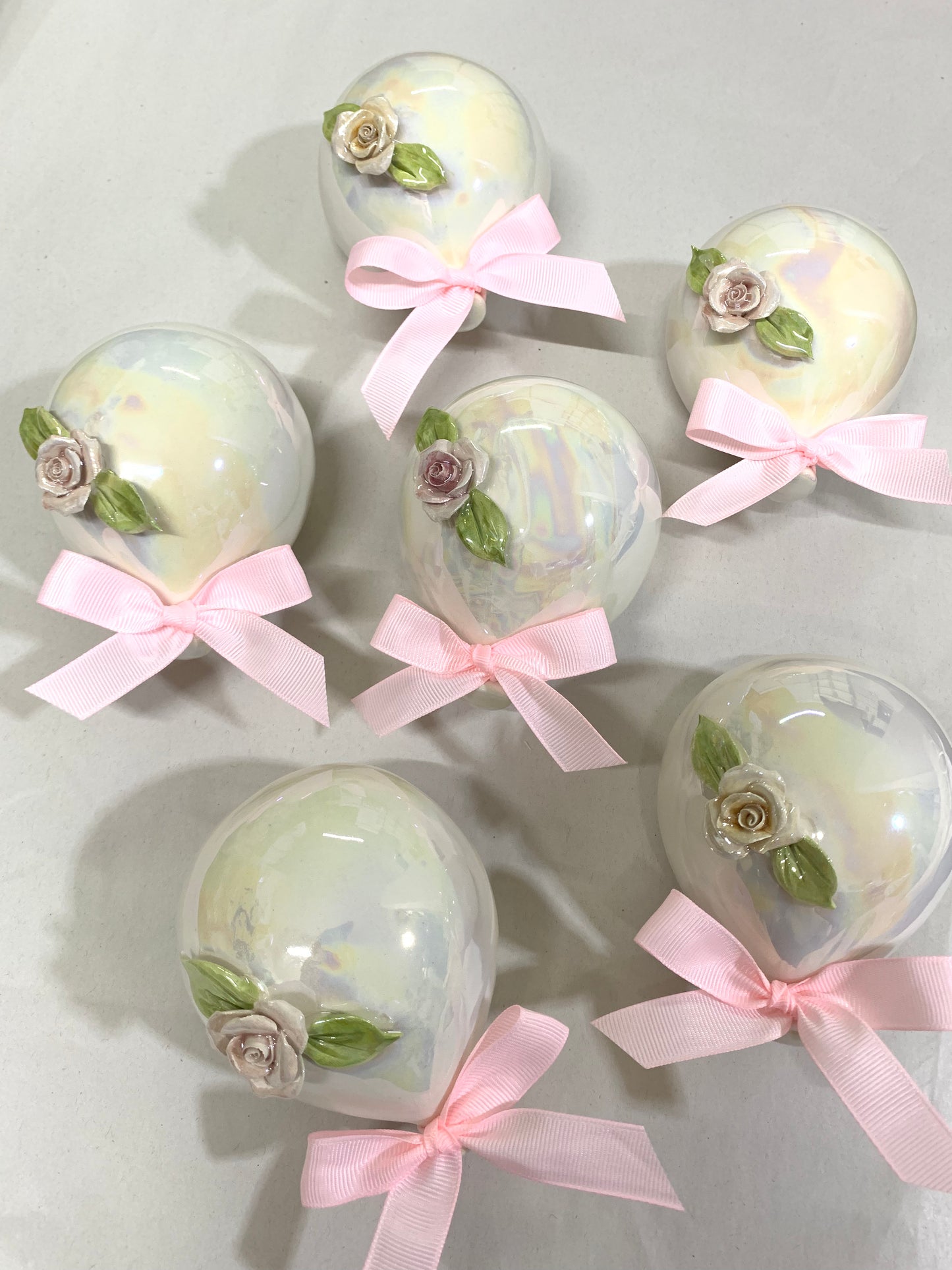 Palloncino in ceramica 10cm con rosa