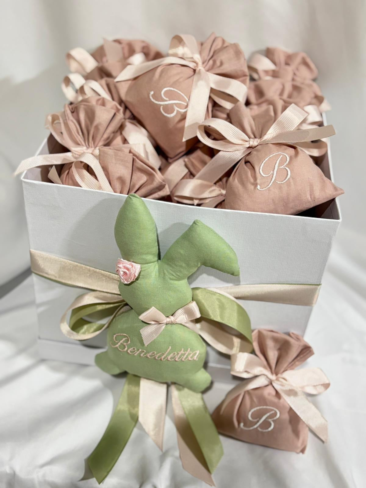 Nascita a tema coniglio: bomboniere, scatola cameretta, fiocco nascita, torta di pannolini