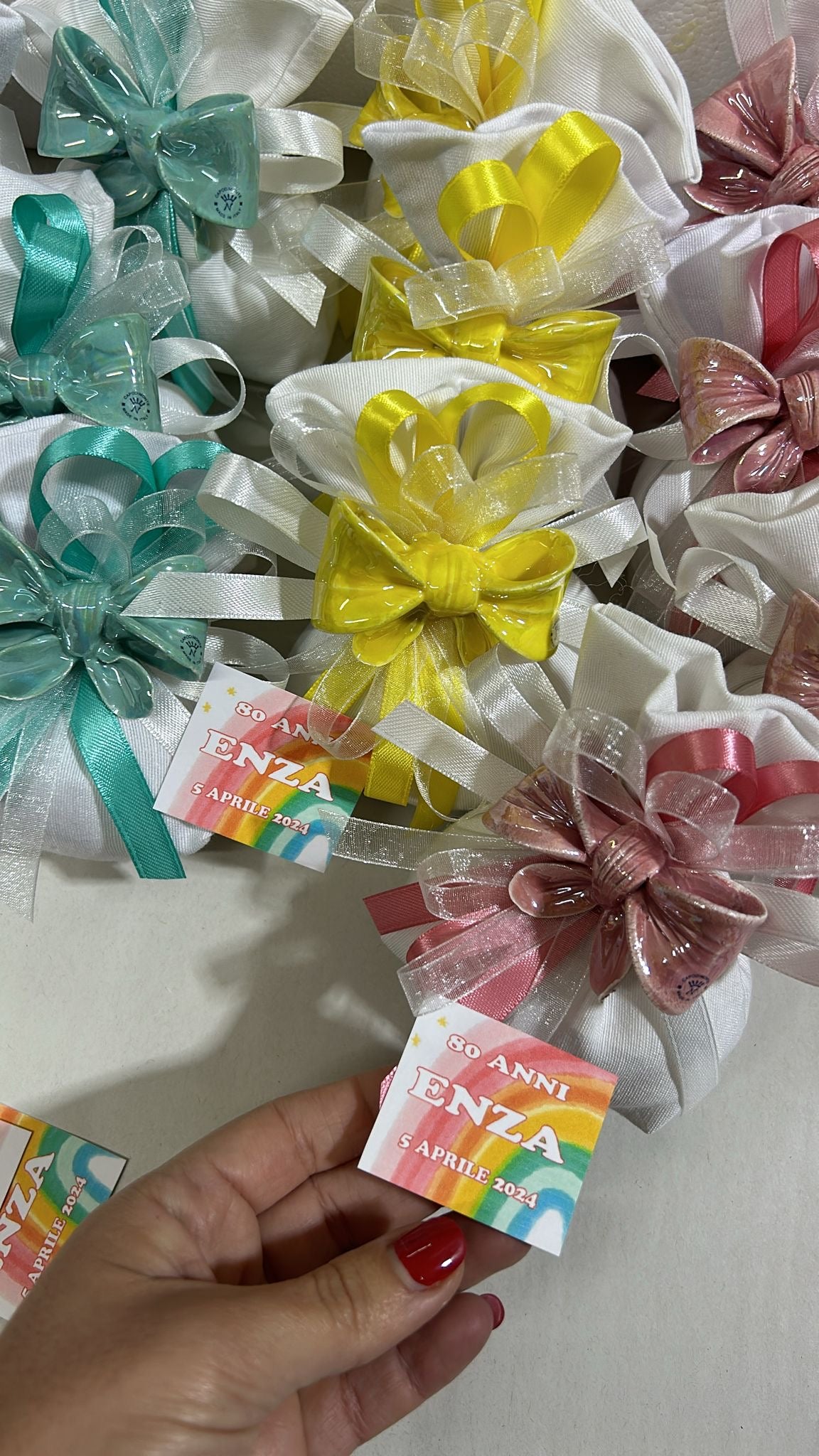 Fiocchetto ceramica colorato per compleanno